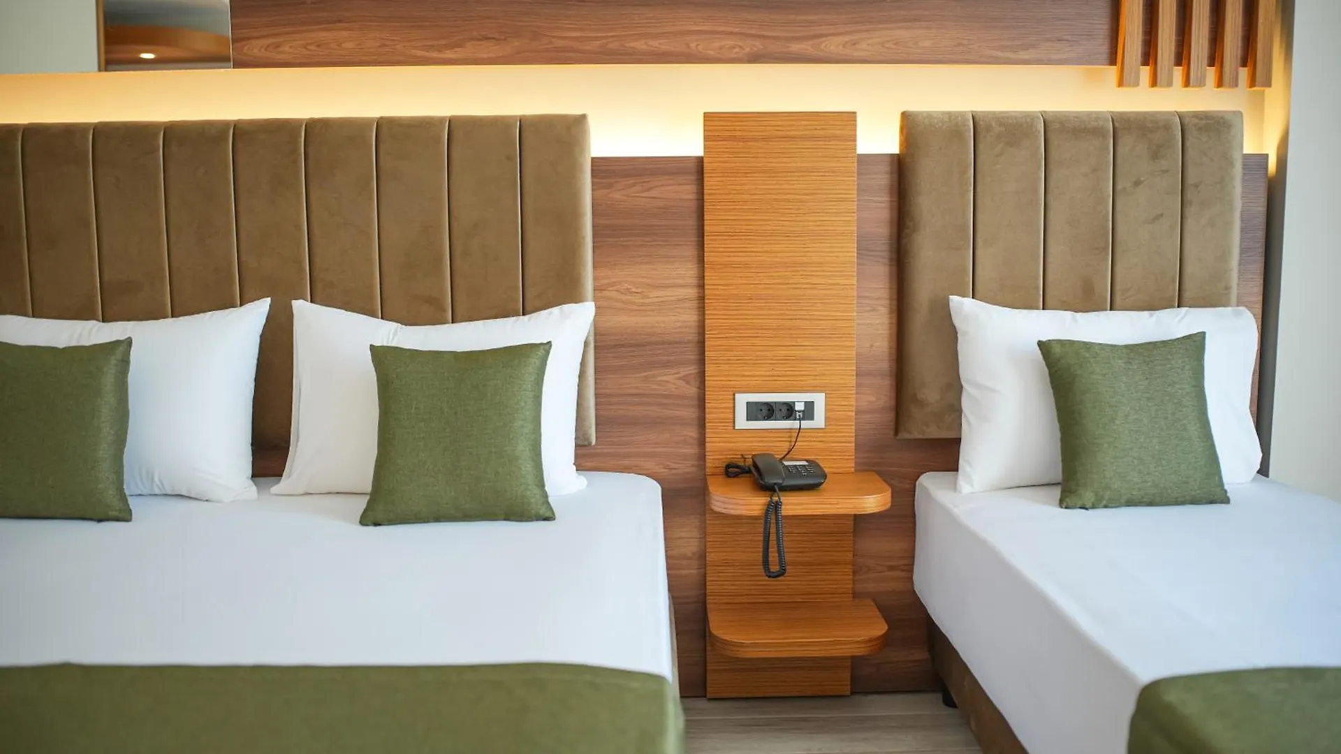 Hotel Oliva Verde مرمريس